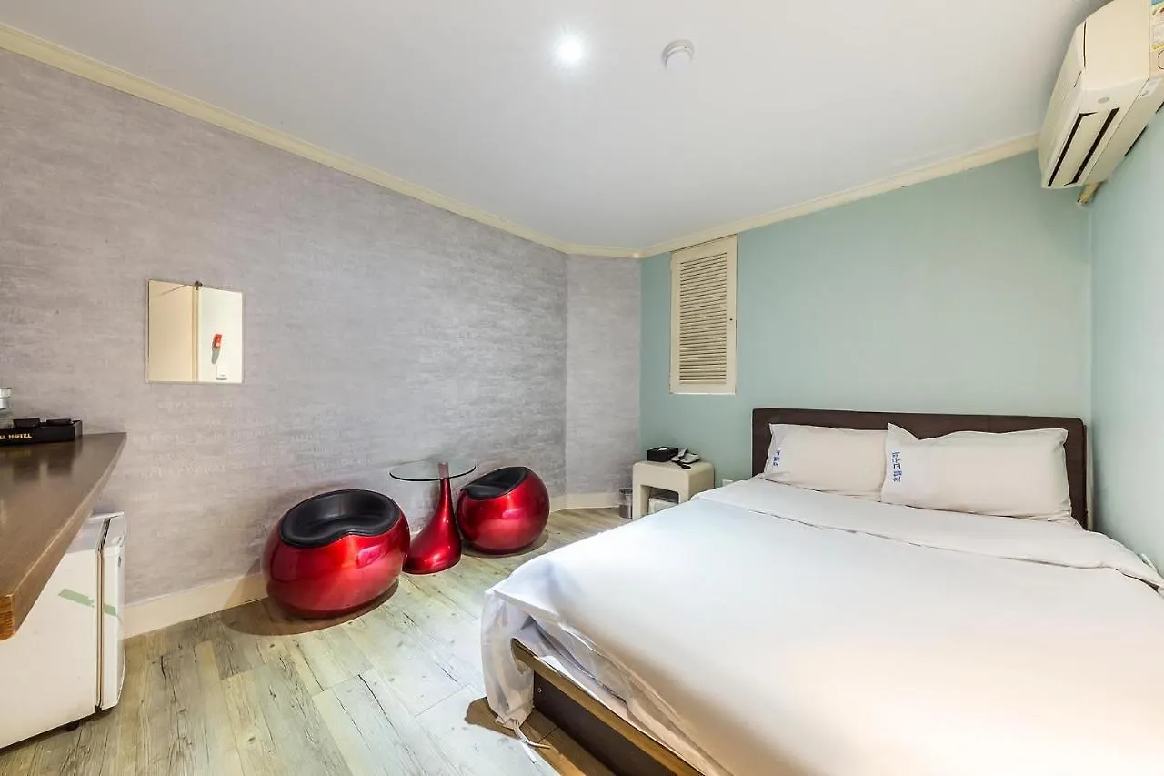 ** Motel In Seoul Sinchon Goguma Hotel South Korea
