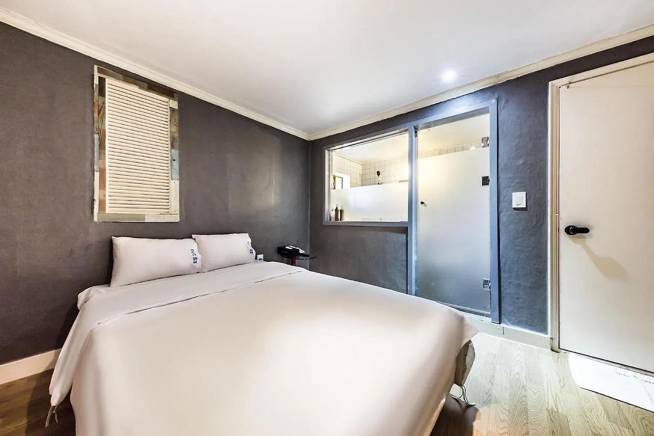 Motel In Seoul Sinchon Goguma Hotel