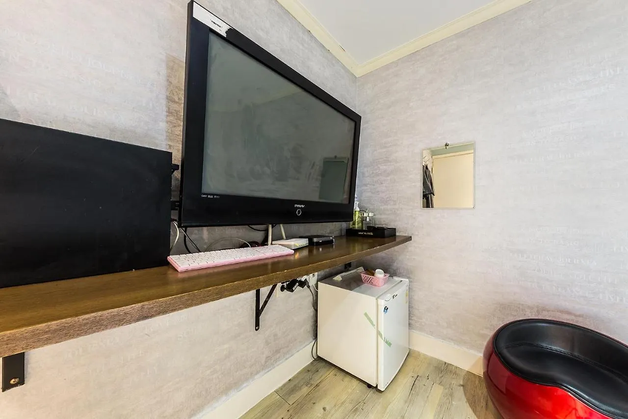Motel In Seoul Sinchon Goguma Hotel